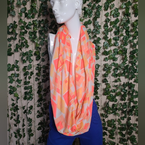 Pieces Accessories Women's Geometric Neon Infinity Chresta Tube Scarf - Picture 1 of 8